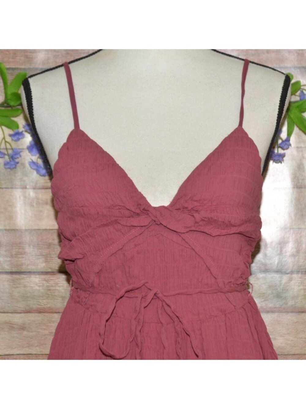 NWT Lulus Cue the Cuteness Mauve Twist-Front Midi Dress Size M Crinkle Texture - Picture 2 of 13